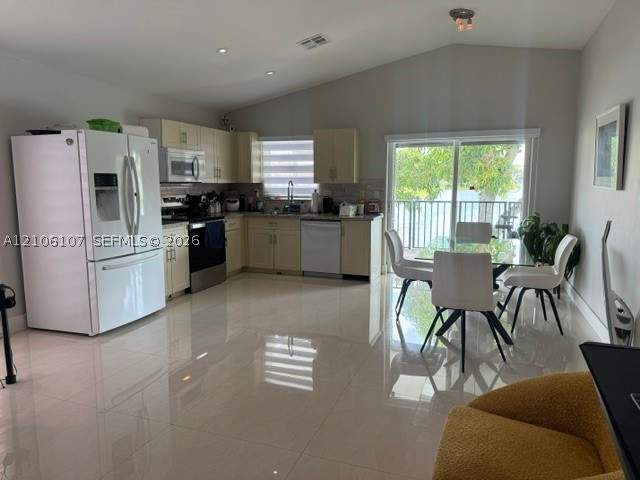 3 bedroom SingleFamilyResidence at 16284 SW 100th Ter, Forest Lakes Gardens Sec, Miami — photo 2