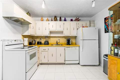 301 174th St 2208, Sunny Isles Beach FL - photo 15 of 48