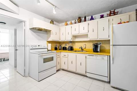 301 174th St 2208, Sunny Isles Beach FL - photo 16 of 48