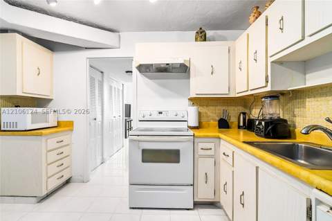 301 174th St 2208, Sunny Isles Beach FL - photo 17 of 48