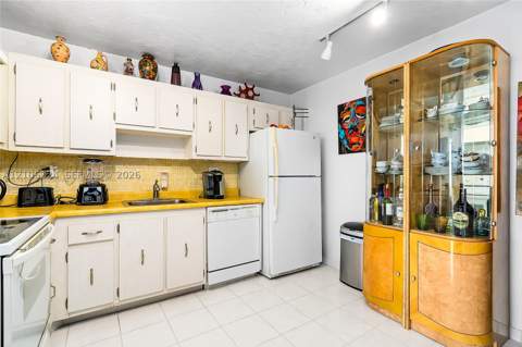 301 174th St 2208, Sunny Isles Beach FL - photo 18 of 48