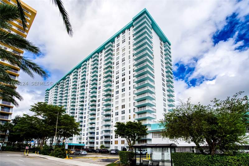 2 bedroom Condominium at 301 174th St 2208, Winston Towers 500 Condo, Sunny Isles Beach — photo 2