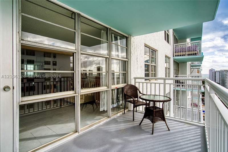 2 bedroom Condominium at 301 174th St 2208, Winston Towers 500 Condo, Sunny Isles Beach — photo 5
