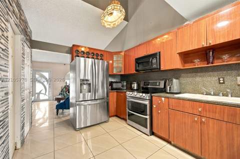 2756 W 54th St, Hialeah FL - photo 9 of 39