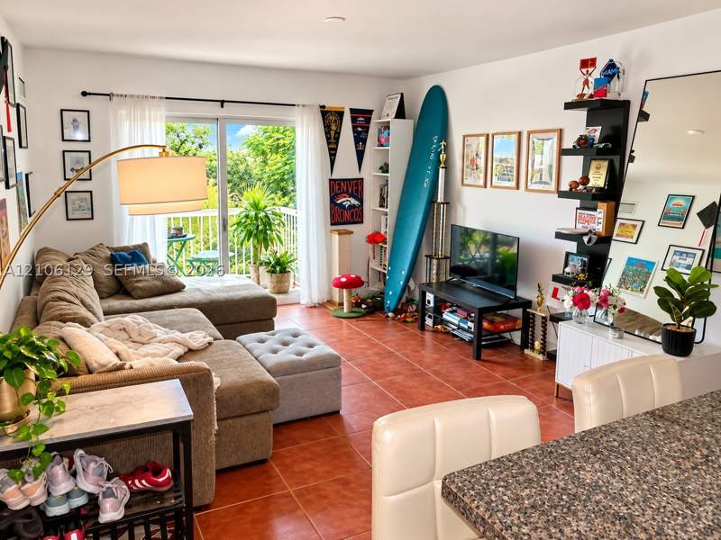 1 bedroom Condominium at 2740 SW 28th Ter 307, Villaggio In The Grove To, Miami — photo 2