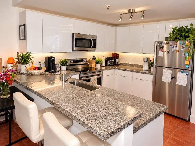1 bedroom Condominium at 2740 SW 28th Ter 307, Villaggio In The Grove To, Miami — photo 4