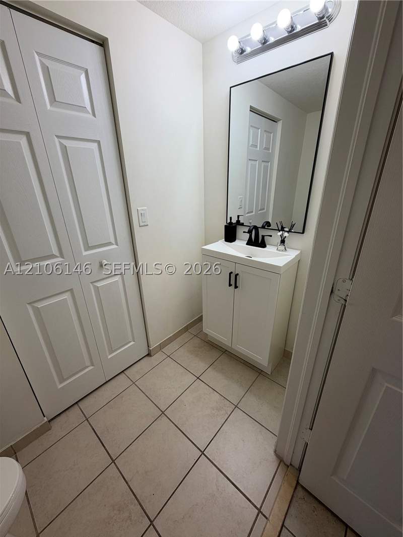 4 bedroom Townhouse at 3259 W 100th Ter, Aquabella Section One, Hialeah — photo 5