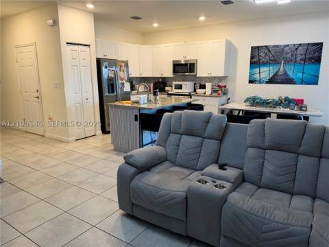 3259 W 100th Ter, Hialeah FL - photo 6 of 34