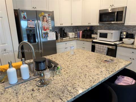3259 W 100th Ter, Hialeah FL - photo 7 of 34