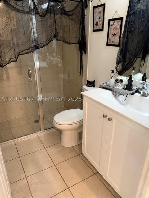 3277 W 100th Ter, Hialeah FL - photo 8 of 26
