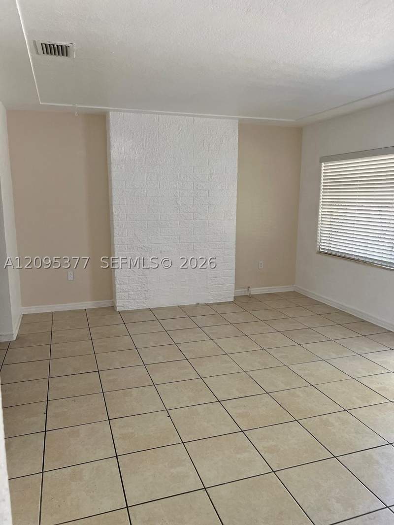 3 bedroom SingleFamilyResidence at 570 NW 41st St, Bay Vista Park Amd Pl, Miami — photo 2