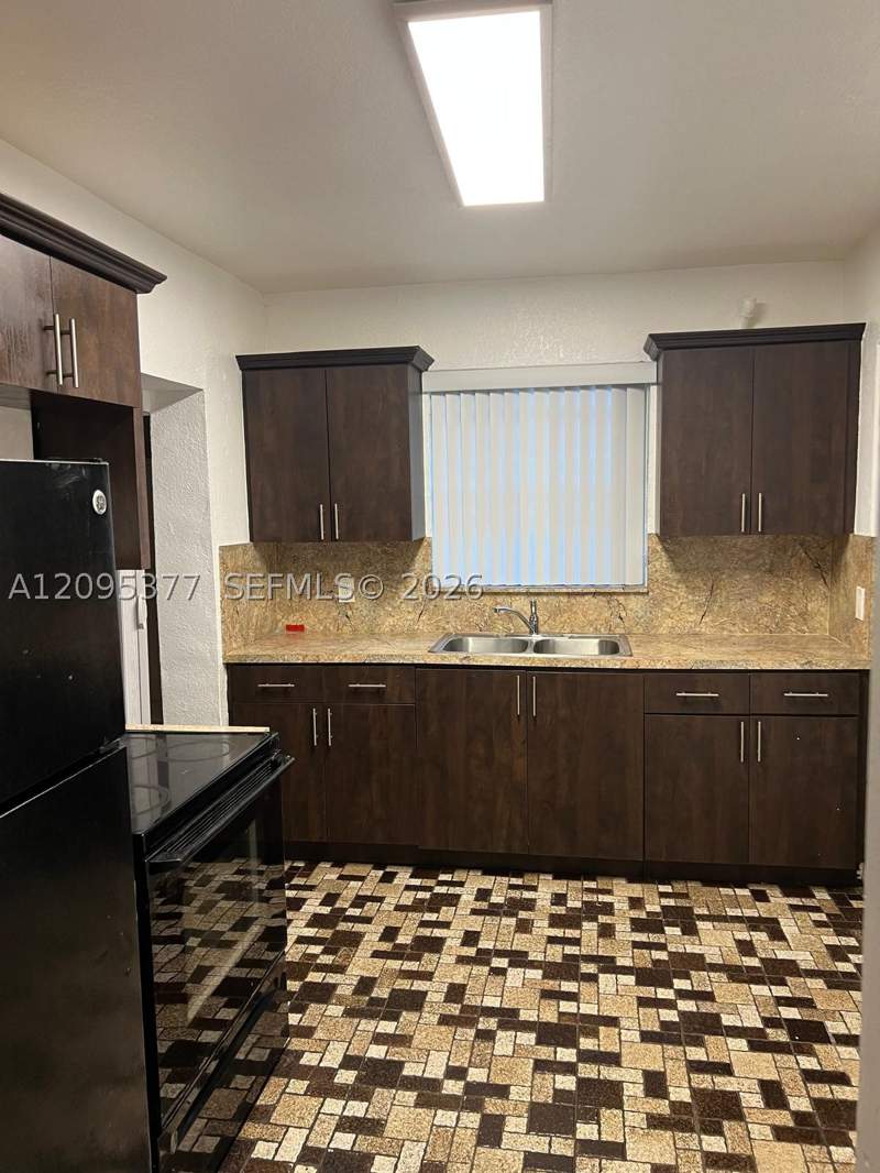 3 bedroom SingleFamilyResidence at 570 NW 41st St, Bay Vista Park Amd Pl, Miami — photo 4