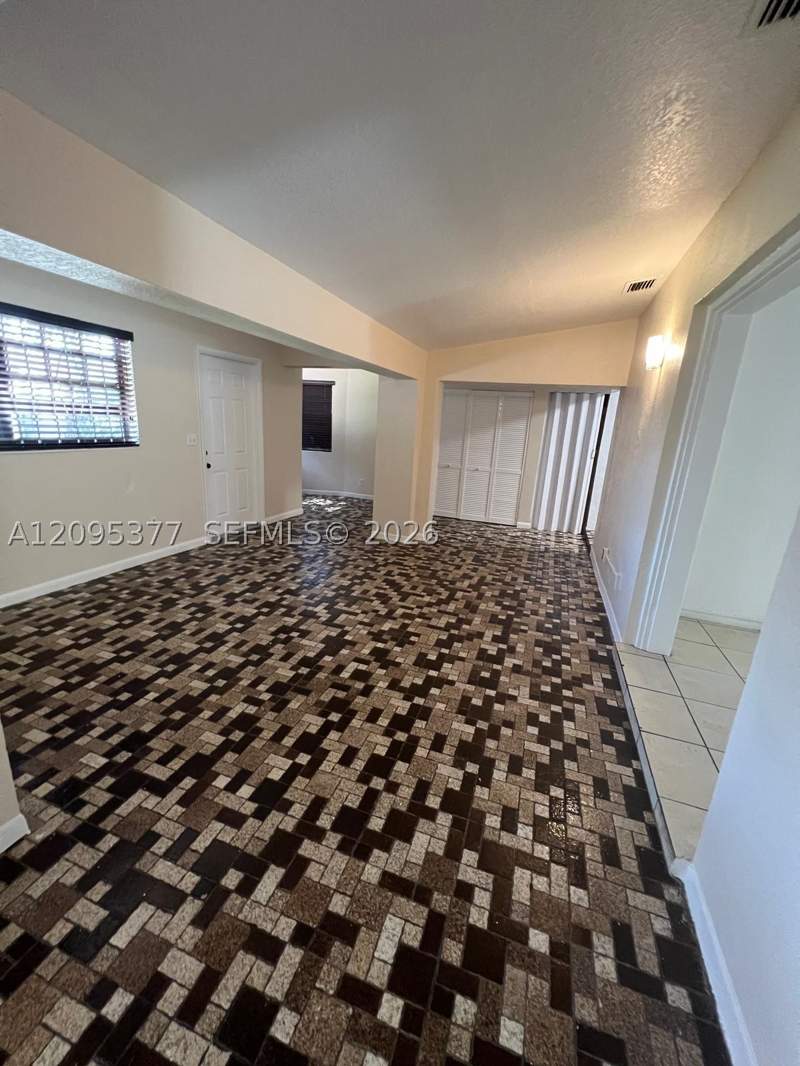 3 bedroom SingleFamilyResidence at 570 NW 41st St, Bay Vista Park Amd Pl, Miami — photo 5