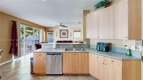 2215 Portofino Ave, Homestead FL - photo 15 of 75