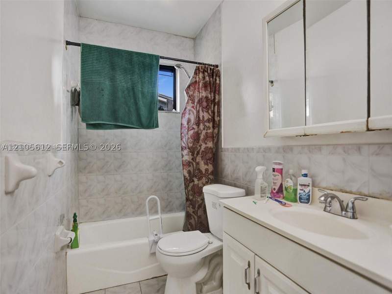 4 bedroom SingleFamilyResidence at 471 NE 180th Dr, Highland Manor Sec 6, North Miami Beach — photo 3