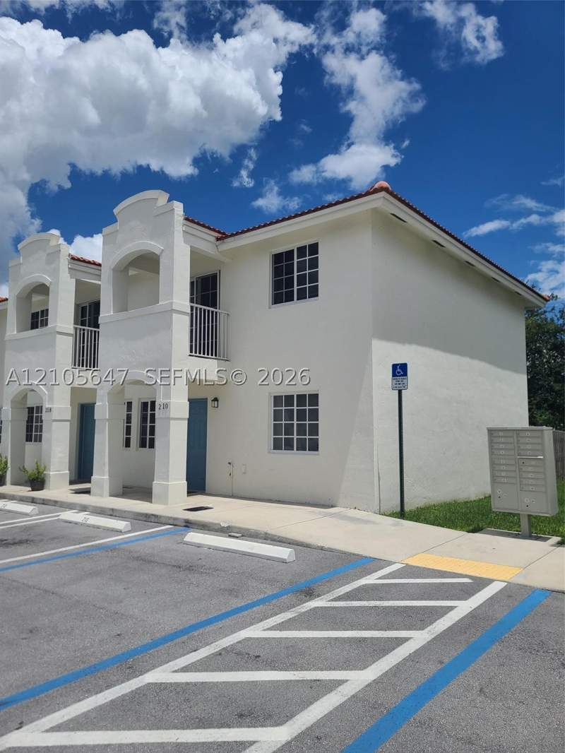 3 bedroom Townhouse at 210 SW 3rd Ct, Jalil Subdivision, Florida City — photo 2