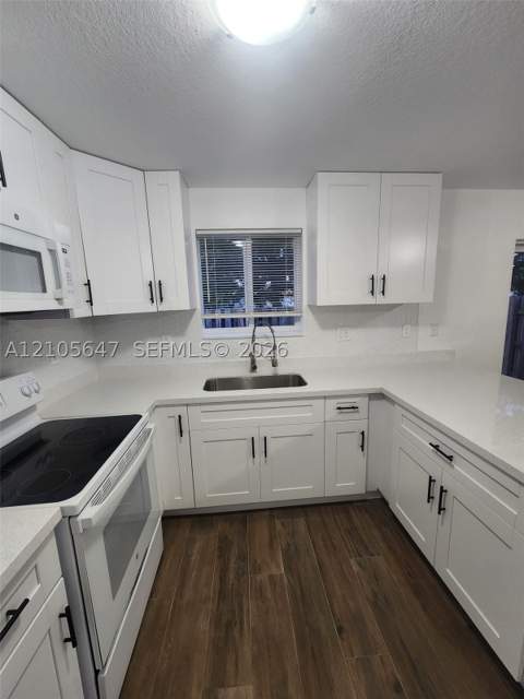 210 SW 3rd Ct, Florida City FL - photo 7 of 21