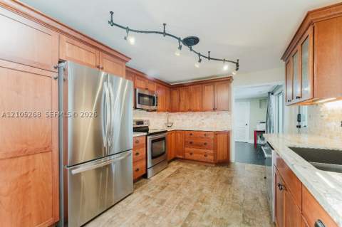 230 Miami Springs Ave, Miami Springs FL - photo 15 of 42