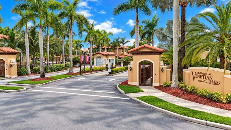 4 bedroom SingleFamilyResidence at 3004 SW 156th Pl, Egret Lakes Estates Sec 8, Miami — photo 3