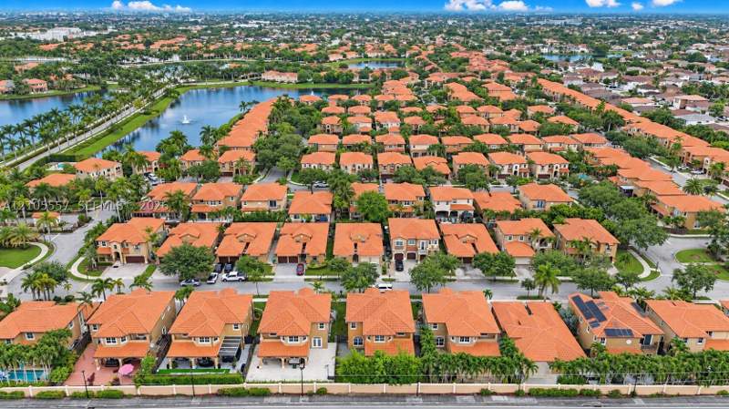 4 bedroom SingleFamilyResidence at 3004 SW 156th Pl, Egret Lakes Estates Sec 8, Miami — photo 4