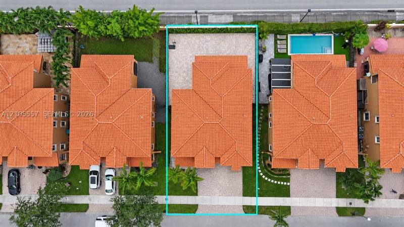 4 bedroom SingleFamilyResidence at 3004 SW 156th Pl, Egret Lakes Estates Sec 8, Miami — photo 5