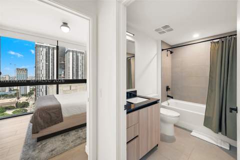 225 N Miami Ave 3001, Miami FL - photo 14 of 40