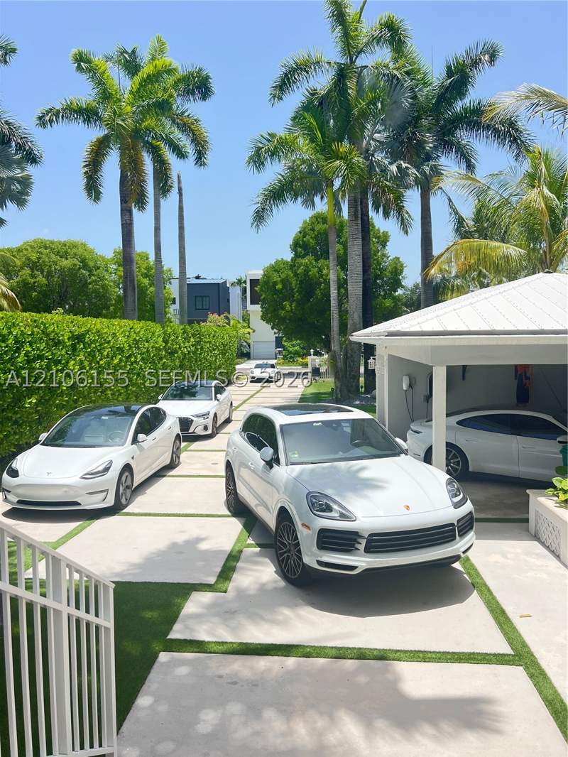 4 bedroom SingleFamilyResidence at 745 NE 77th St, Aqua Marine, Miami — photo 3