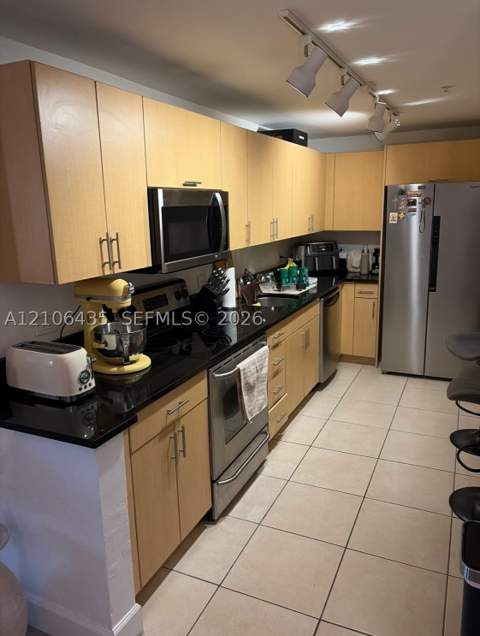 7501 E Treasure Dr 2L, North Bay Village FL - photo 10 of 34