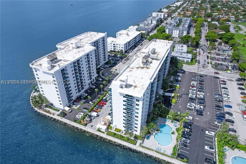 1 bedroom Condominium at 7501 E Treasure Dr 2L, Treasures On The Bay II C, North Bay Village — photo 3