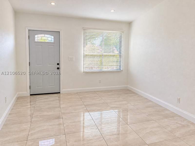 3 bedroom SingleFamilyResidence at 5502 W 27th Ave, Alameda By The Lake, Hialeah — photo 4