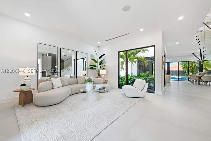 5 bedroom SingleFamilyResidence at 6335 SW 34th St, Coral Villas Rev, Miami — photo 3