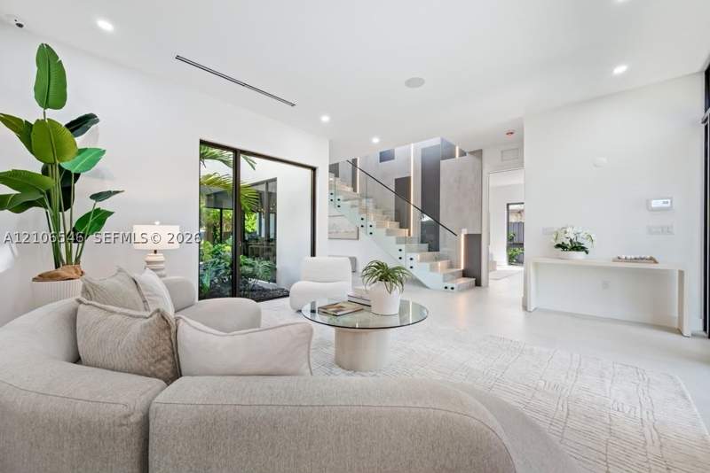 5 bedroom SingleFamilyResidence at 6335 SW 34th St, Coral Villas Rev, Miami — photo 4