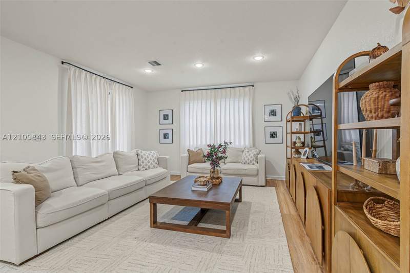 3 bedroom SingleFamilyResidence at 125 NE 24th Ter, Barbados At Oasis, Homestead — photo 3
