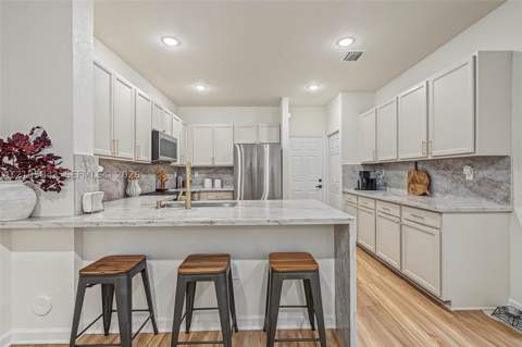 125 NE 24th Ter, Homestead FL - photo 7 of 26