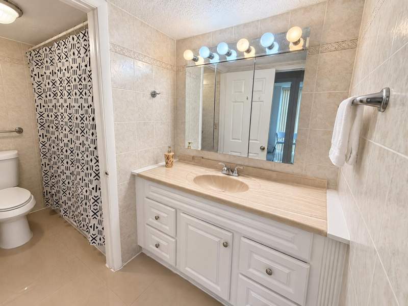 2 bedroom Condominium at 17021 N Bay Road 107, Plaza Of Americas Condo Pa, Sunny Isles Beach — photo 5