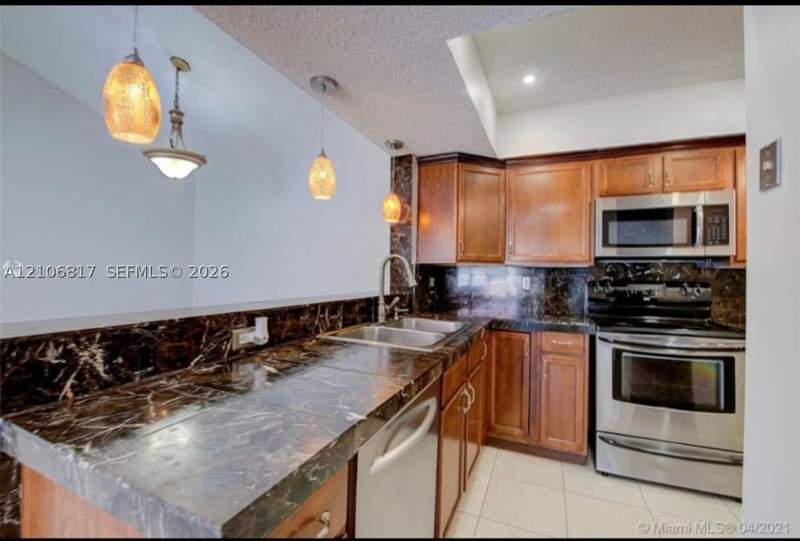 2 bedroom Condominium at 18850 NW 57th Ave 306, Villa Rustica I Condo, Hialeah — photo 3