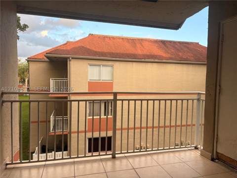 18850 NW 57th Ave 306, Hialeah FL - photo 7 of 19