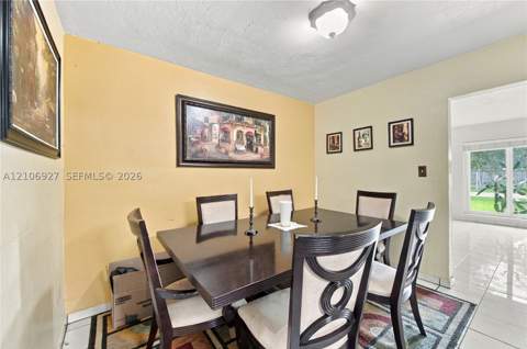 9121 SW 184th Ter, Cutler Bay FL - photo 10 of 34