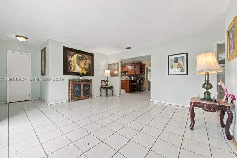 4 bedroom SingleFamilyResidence at 9121 SW 184th Ter, Bel Aire Sec 15, Cutler Bay — photo 4