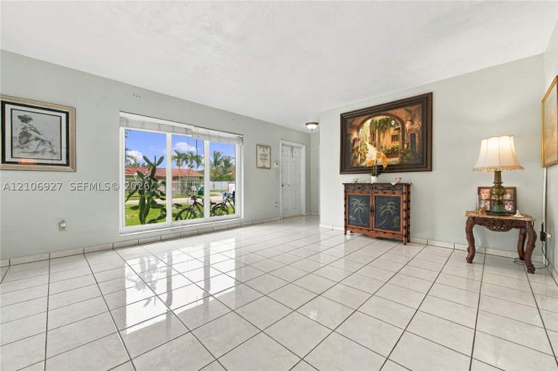 4 bedroom SingleFamilyResidence at 9121 SW 184th Ter, Bel Aire Sec 15, Cutler Bay — photo 5