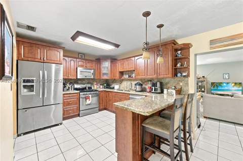 9121 SW 184th Ter, Cutler Bay FL - photo 7 of 34