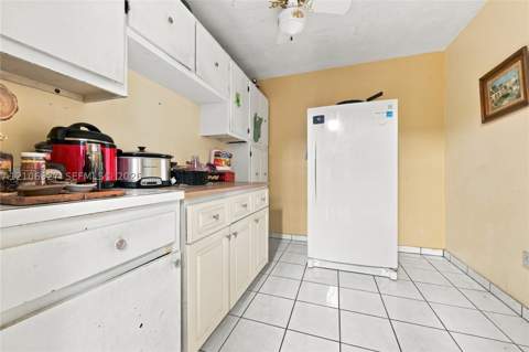 9121 SW 184th Ter, Cutler Bay FL - photo 9 of 34