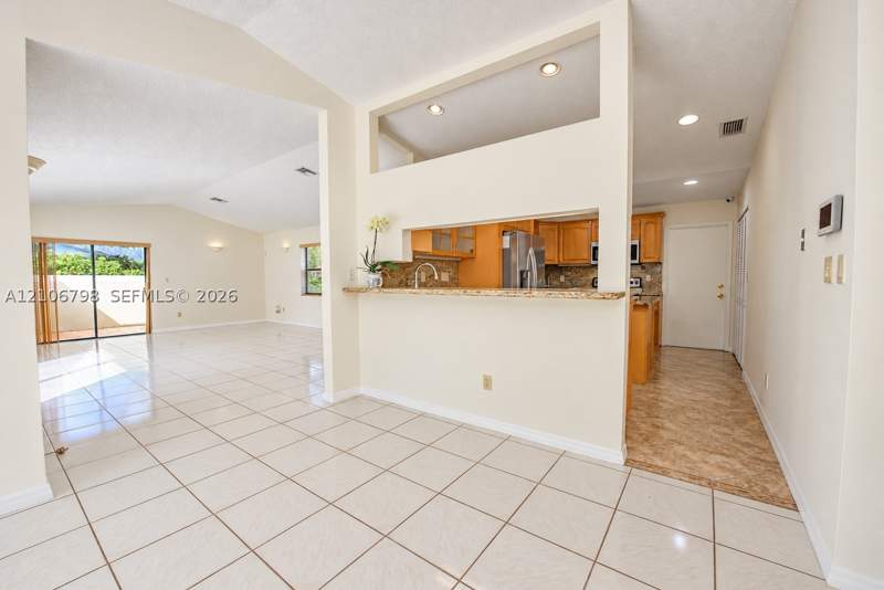 4 bedroom SingleFamilyResidence at 14750 SW 156th St, Kings Grant East, Miami — photo 3
