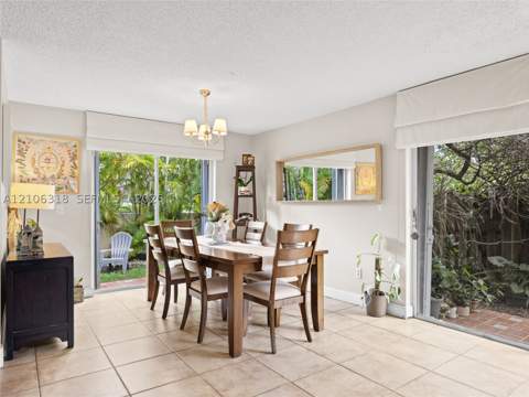 9921 NW 51st Ln, Doral FL - photo 12 of 49