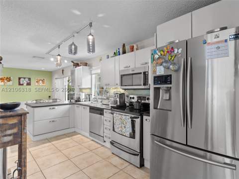 9921 NW 51st Ln, Doral FL - photo 17 of 49