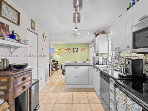 9921 NW 51st Ln, Doral FL - photo 18 of 49