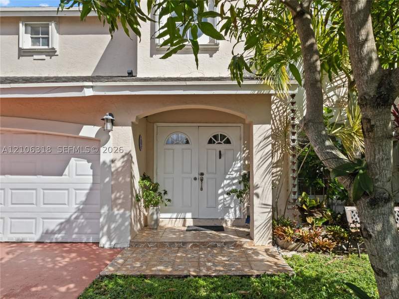 4 bedroom SingleFamilyResidence at 9921 NW 51st Ln, Doral Lakes, Doral — photo 4