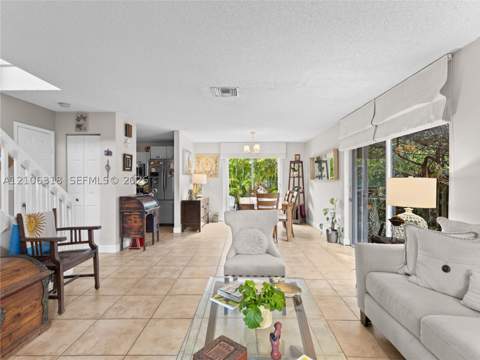 9921 NW 51st Ln, Doral FL - photo 6 of 49