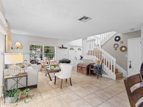 9921 NW 51st Ln, Doral FL - photo 9 of 49