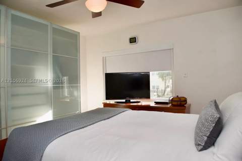 1420 Pennsylvania Ave 210, Miami Beach FL - photo 7 of 17
